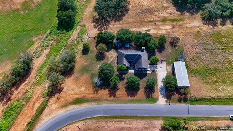 A home in Floresville