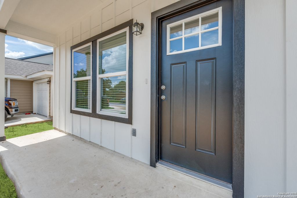 Photo of 228 W Martindale St, Seguin, TX 78155 (MLS # 1883686)