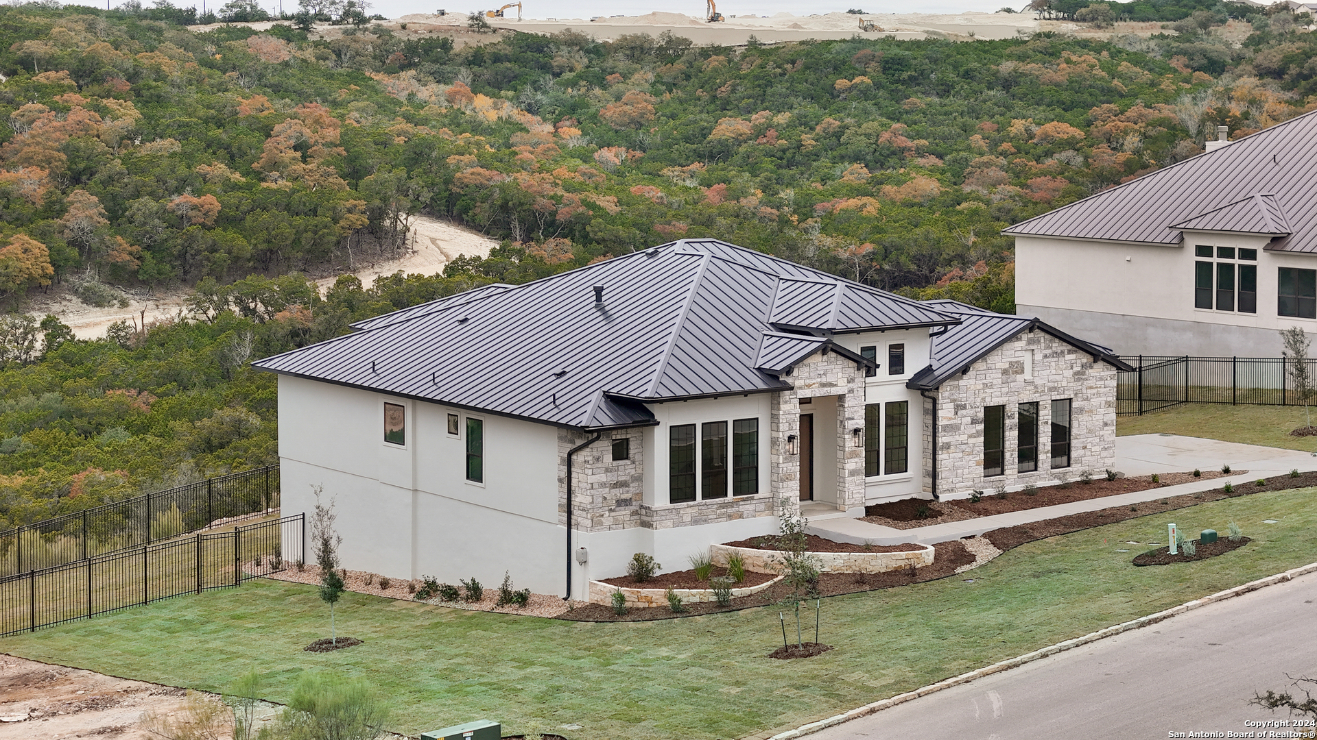 56 MONARCA BLVD