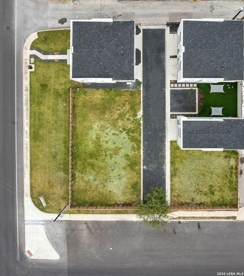 3210 N Elmendorf San Antonio TX 78201