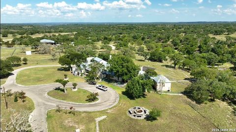Property photo of 2951 Fall Creek Rd, Kerrville, TX 78028
