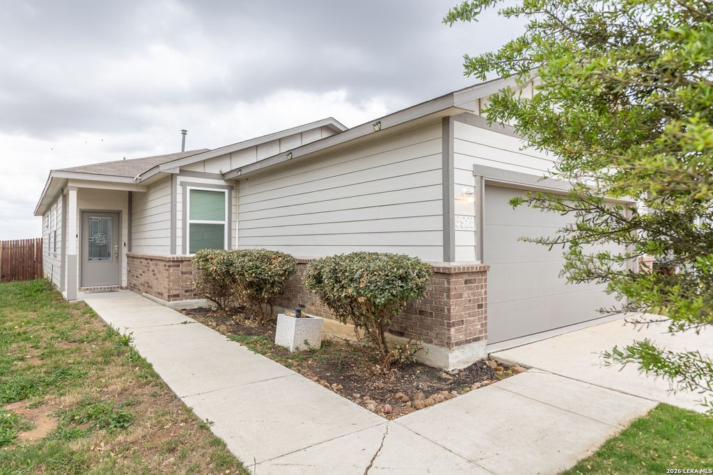 Photo of 3923 ivy, St Hedwig, TX 78152 (MLS # 1954575)