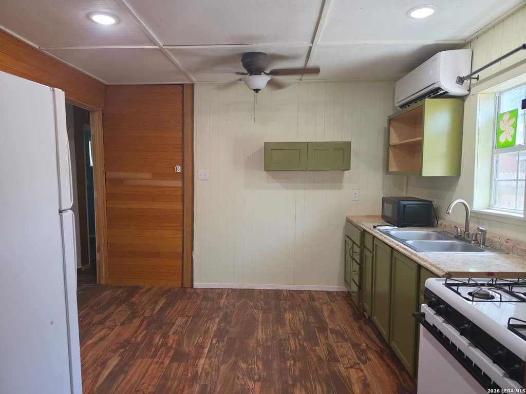 Photo of 2214 Menchaca, San Antonio, TX 78207 (MLS # 2008089)