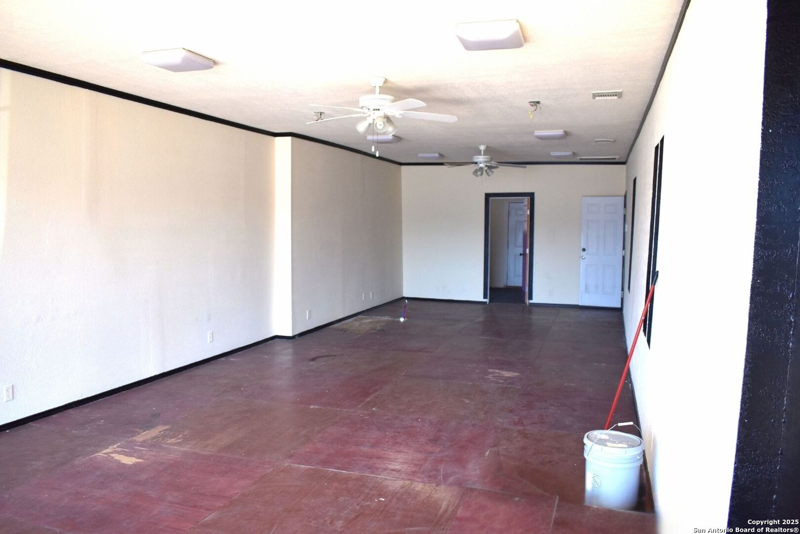 1015 W Hildebrand Ave