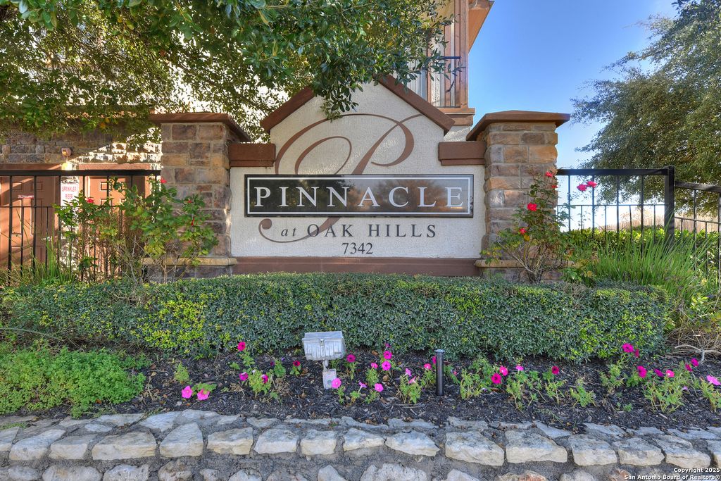Photo of 7342 Oak Manor 7104 #7104, San Antonio, TX 78229 (MLS # 1929941)