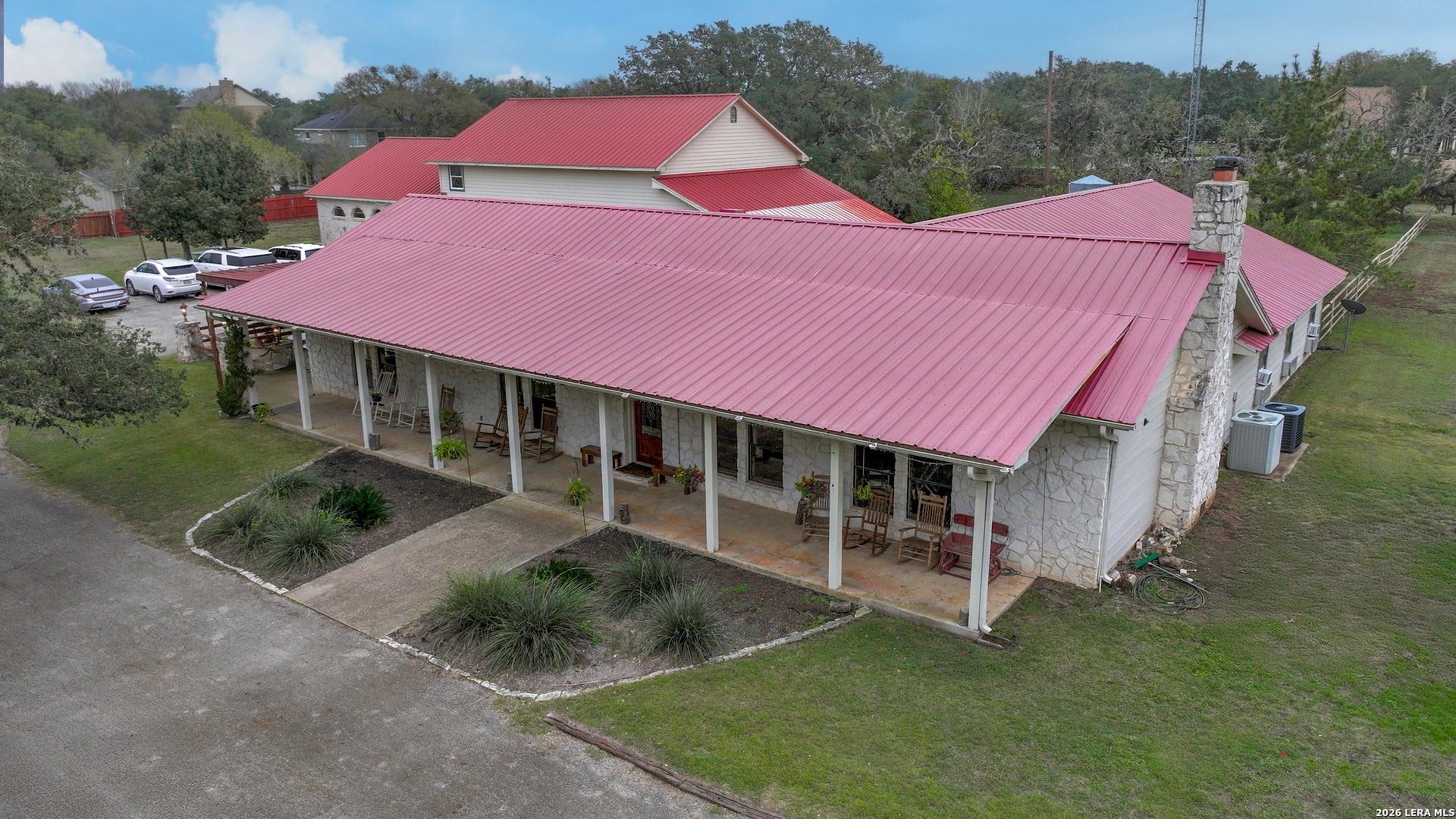 292 W BARTLETT DR