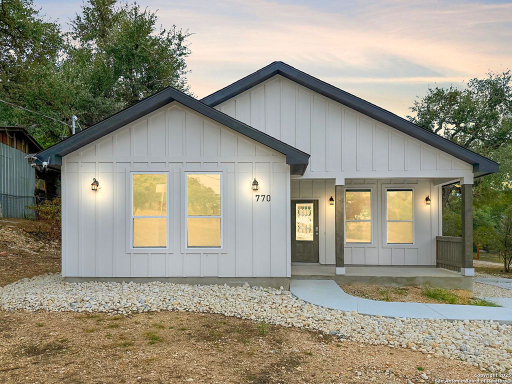 Photo of 770 Buck Run Pass, Canyon Lake, TX 78133 (MLS # 1913924)