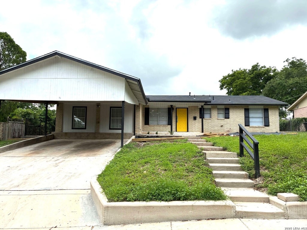 Photo of 715 COSGROVE ST, San Antonio, TX 78210 (MLS # 1992216)