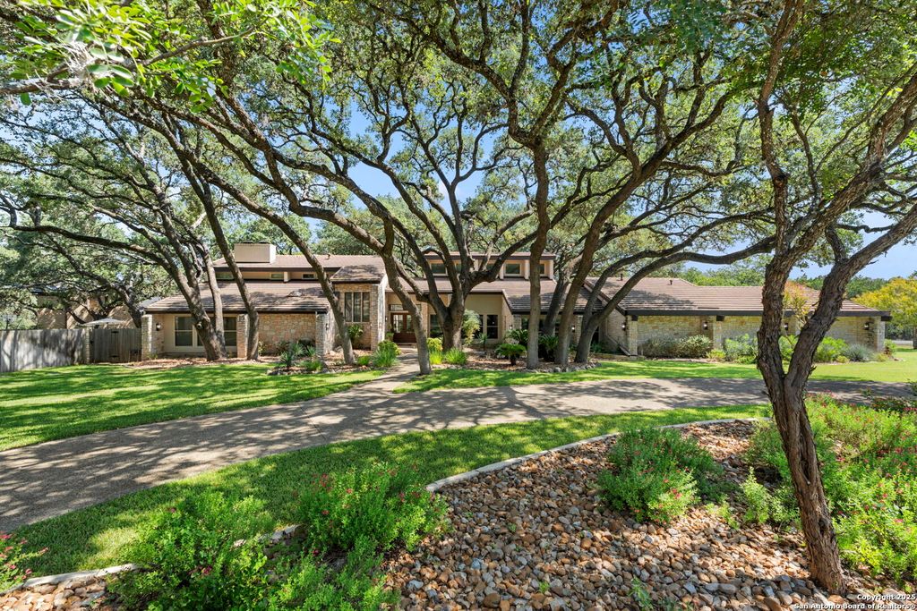 Photo of 8707 Paisano Pass, San Antonio, TX 78255 (MLS # 1913384)