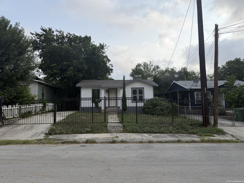 Photo of 315 Muegge, San Antonio, TX 78202 (MLS # 2008789)