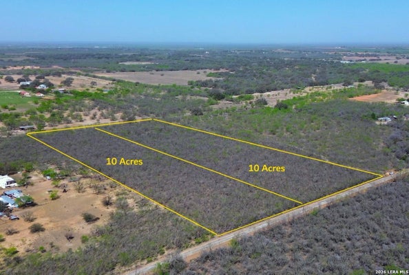 ADDRESS PRIVATE, DEVINE, TX 78016 - Image eb7f162f2ae15c573dc8a24dba1a9a9e/2401967483