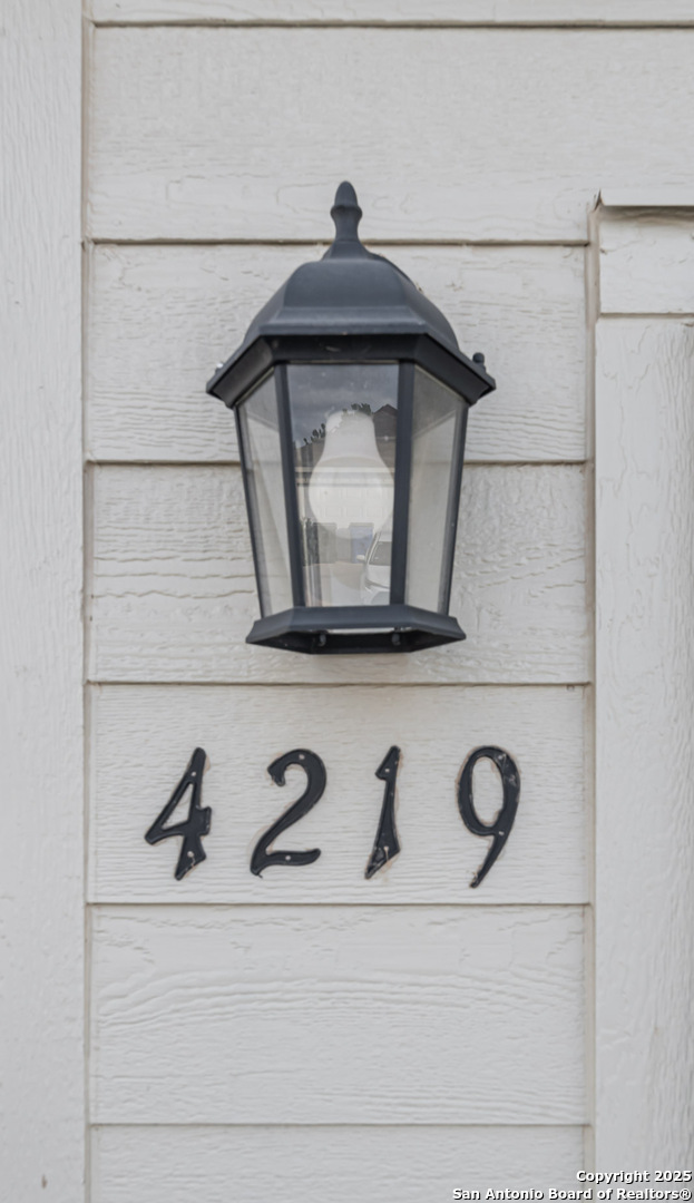 4219 Legend Heights