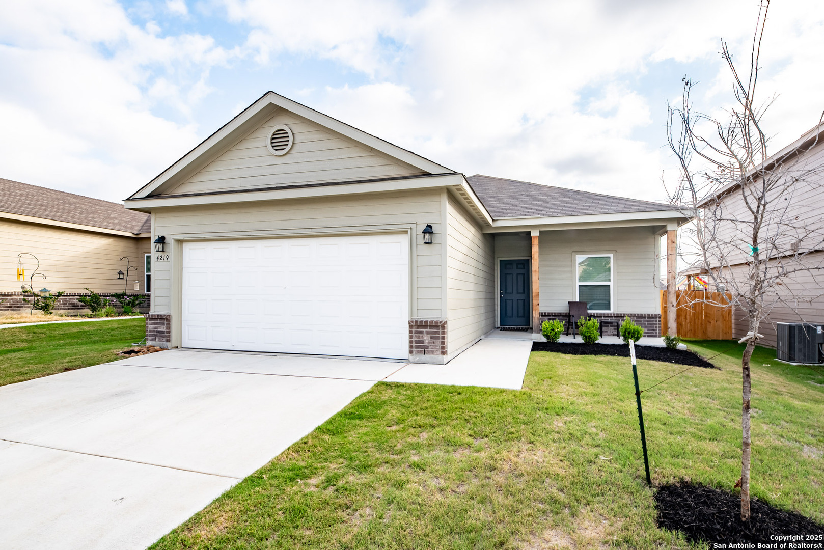 4219 Legend Heights