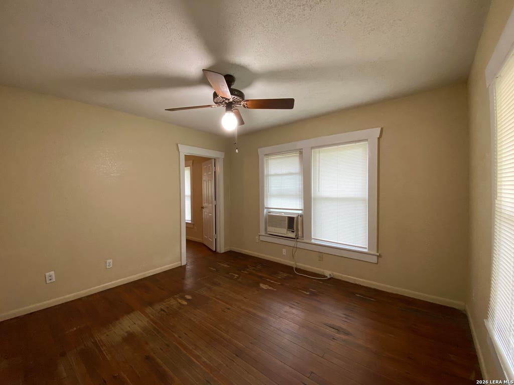 Photo of 414 W JOHNSON ST, Pleasanton, TX 78064 (MLS # 1960686)
