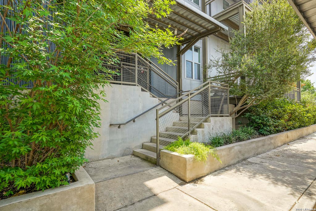 Photo of 831 S Flores 3202 #3202, San Antonio, TX 78204 (MLS # 1954903)
