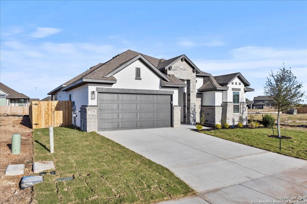 Photo of 3731 Moru Oak Drive, Seguin, TX 78155 (MLS # 1919717)