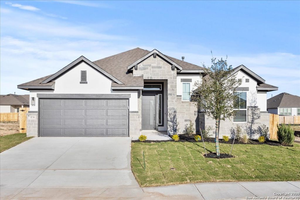 Photo of 3731 Moru Oak Drive, Seguin, TX 78155 (MLS # 1919717)