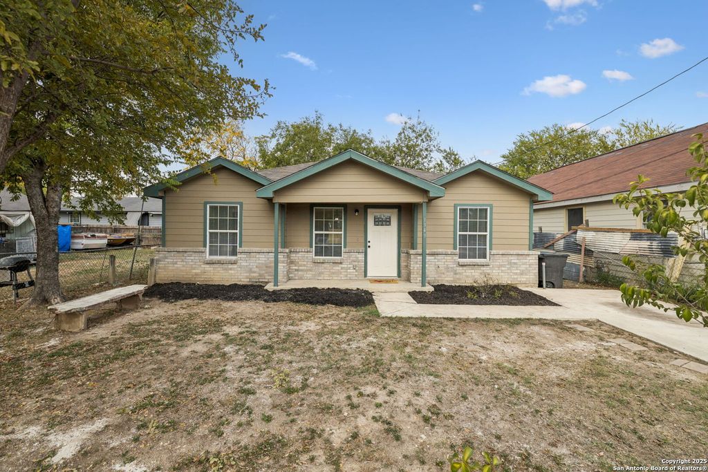 Photo of 1349 Rivas St, San Antonio, TX 78207 (MLS # 1924394)