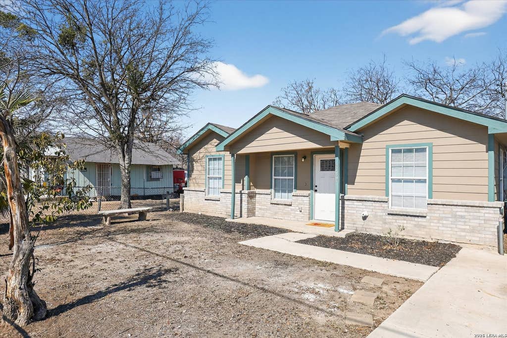 Photo of 1349 Rivas St, San Antonio, TX 78207 (MLS # 1924394)