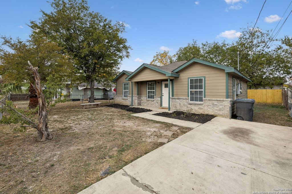 Photo of 1349 Rivas St, San Antonio, TX 78207 (MLS # 1924394)