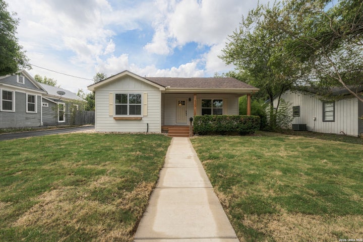 Photo 1 of 35 — 530 Avenue A, New Braunfels, TX 78130