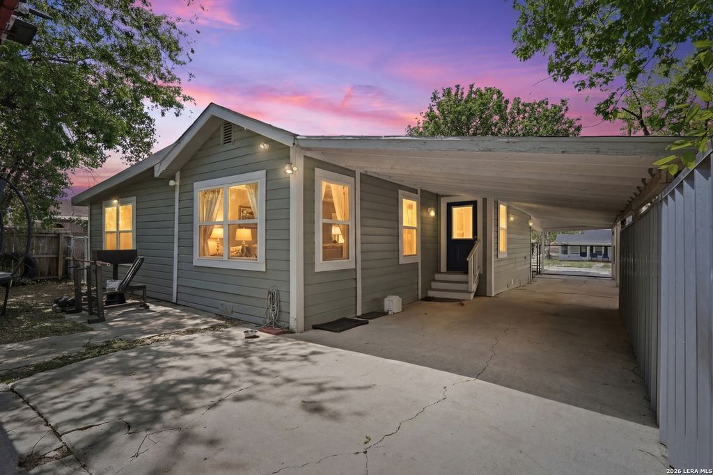 Photo of 2410 Saint Anthony Ave, San Antonio, TX 78210 (MLS # 1953408)