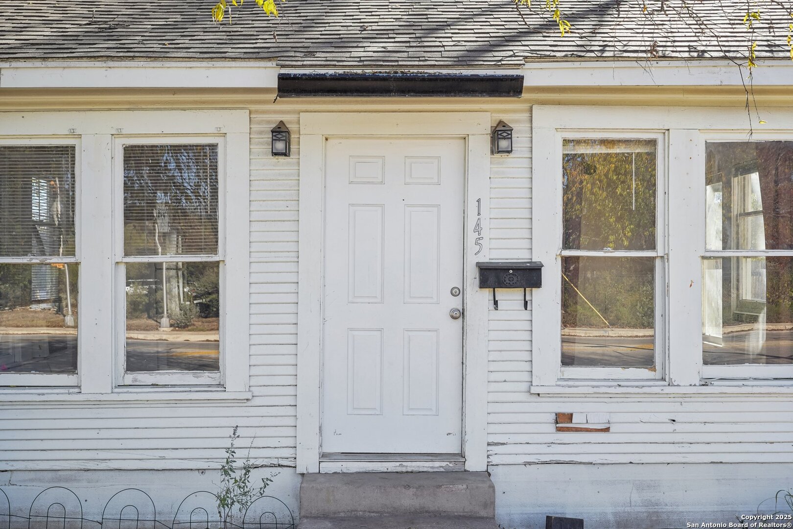 Search 145 Francisco Lemos St