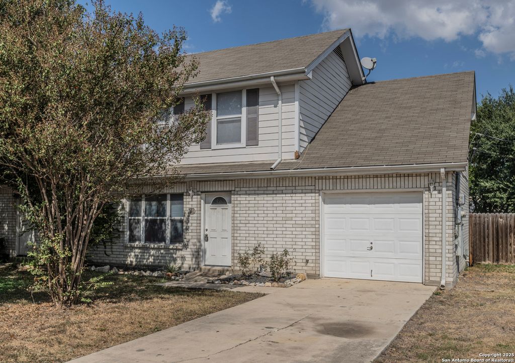 Photo of 2409 QUAIL RIDGE DR, New Braunfels, TX 78130 (MLS # 1915197)