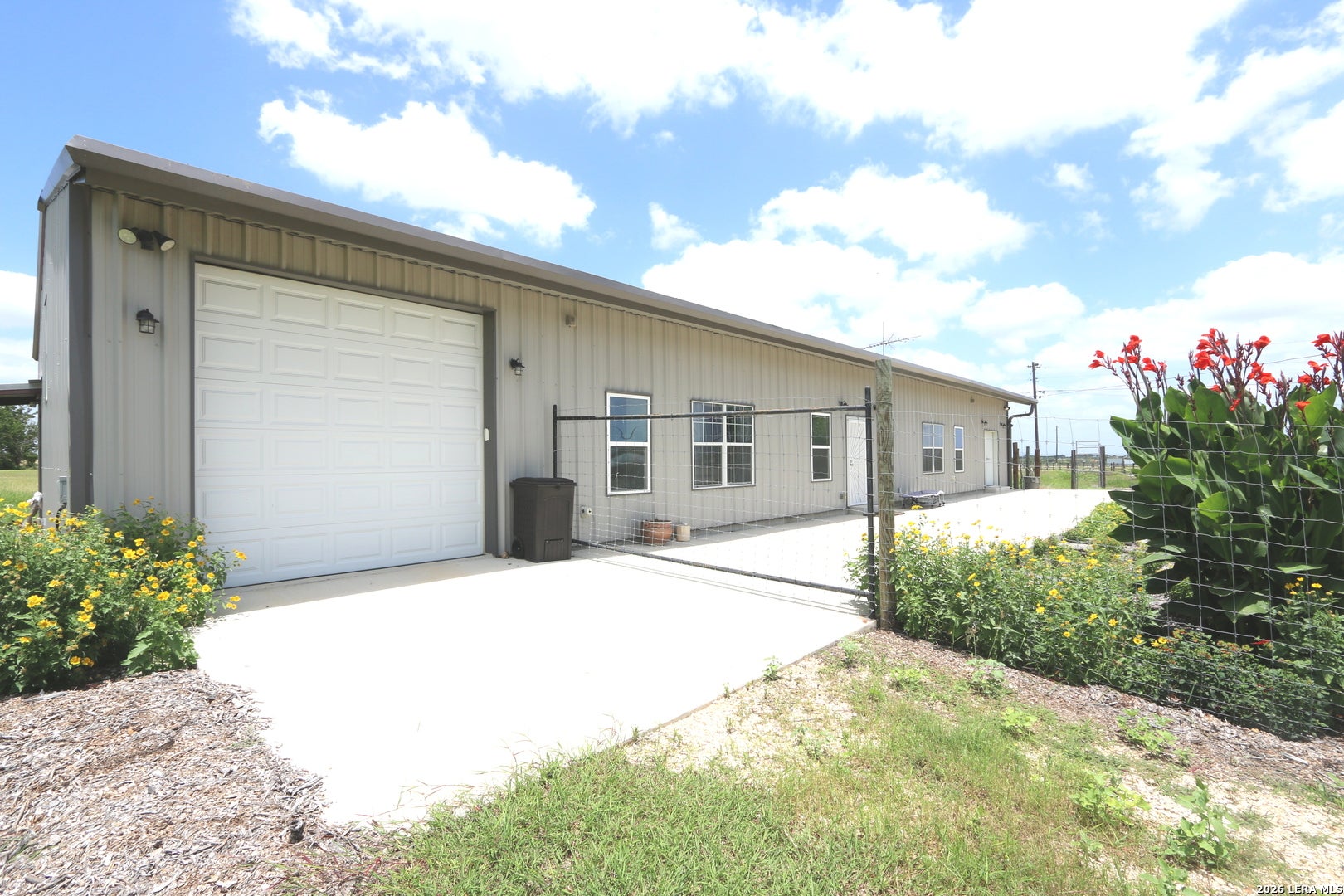 1221 N Santa Clara Rd
