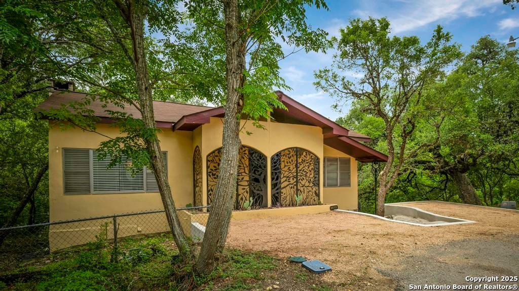 Photo of 18111 Lake Shore, Helotes, TX 78023 (MLS # 1923258)