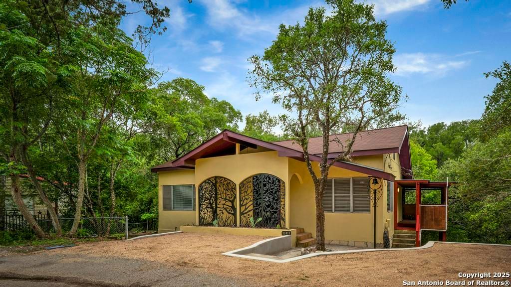 Photo of 18111 Lake Shore, Helotes, TX 78023 (MLS # 1923258)