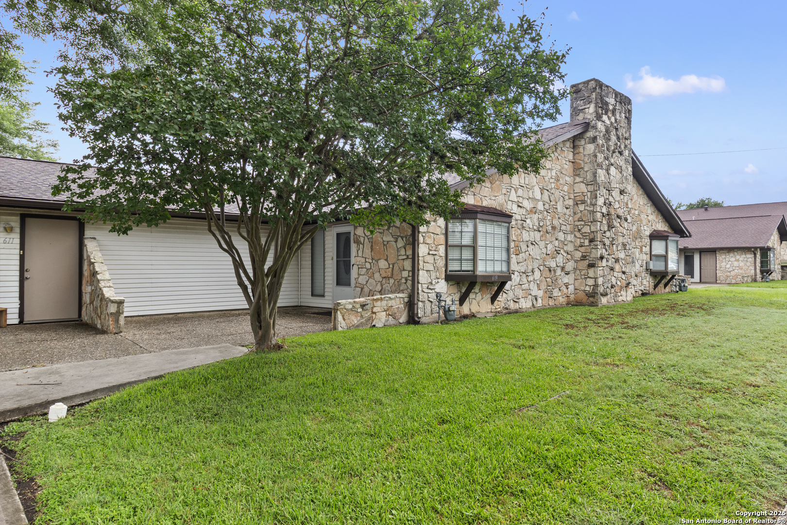 609 OAK PARK DR 609
