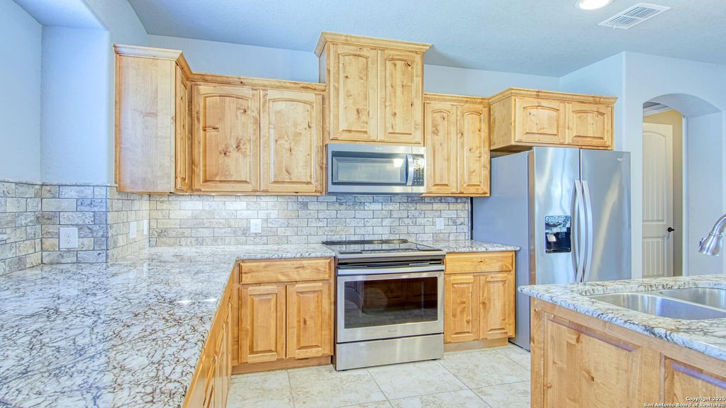 Photo of 108 Parkcrest, Floresville, TX 78114 (MLS # 1907590)