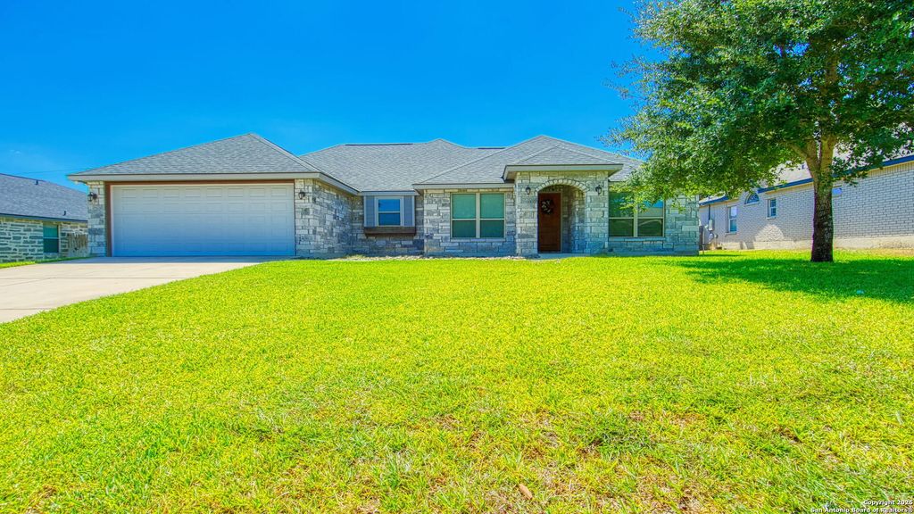 Photo of 108 Parkcrest, Floresville, TX 78114 (MLS # 1907590)