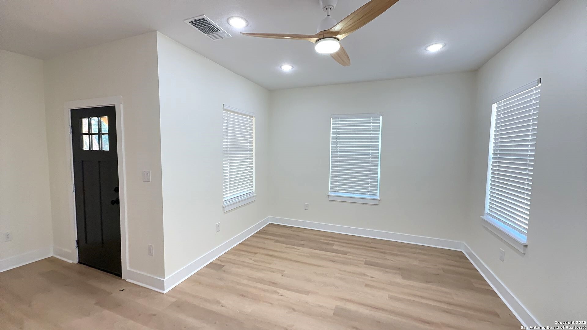 San Antonio, Texas 78203, United States, 4 Bedrooms Bedrooms, ,3 BathroomsBathrooms,Residential,Active,177356