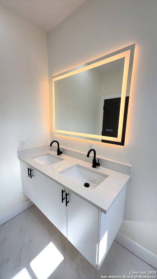 San Antonio, Texas 78203, United States, 4 Bedrooms Bedrooms, ,3 BathroomsBathrooms,Residential,Active,177356