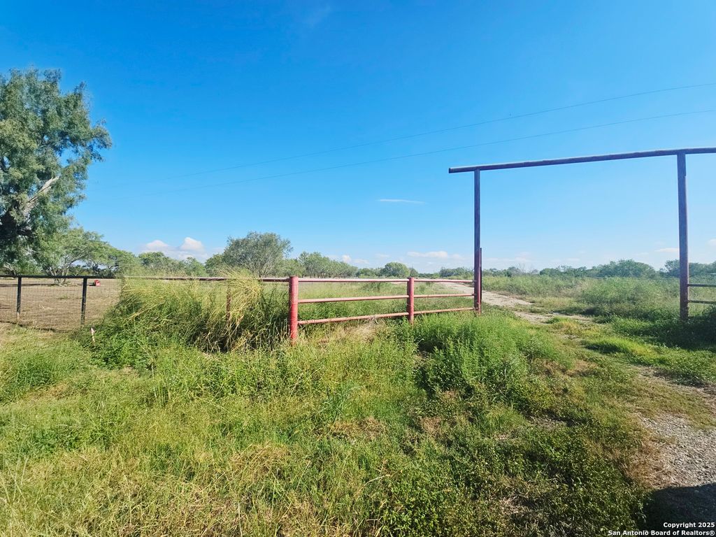 Photo of 65 Garcia-N-Estrada, Pleasanton, TX 78064 (MLS # 1911323)