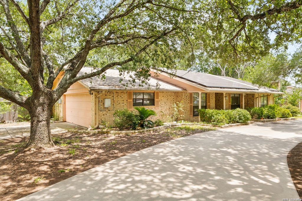 Photo of 225 HILLTOP DR, Seguin, TX 78155 (MLS # 1990832)