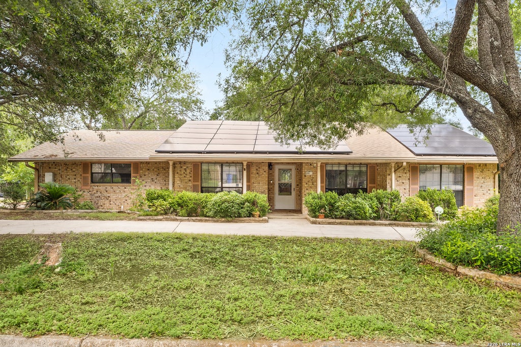 Photo of 225 HILLTOP DR, Seguin, TX 78155 (MLS # 1990832)