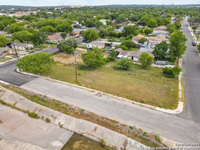Photo of 601 san eduardo, San Antonio, TX 78228 (MLS # 1866732)