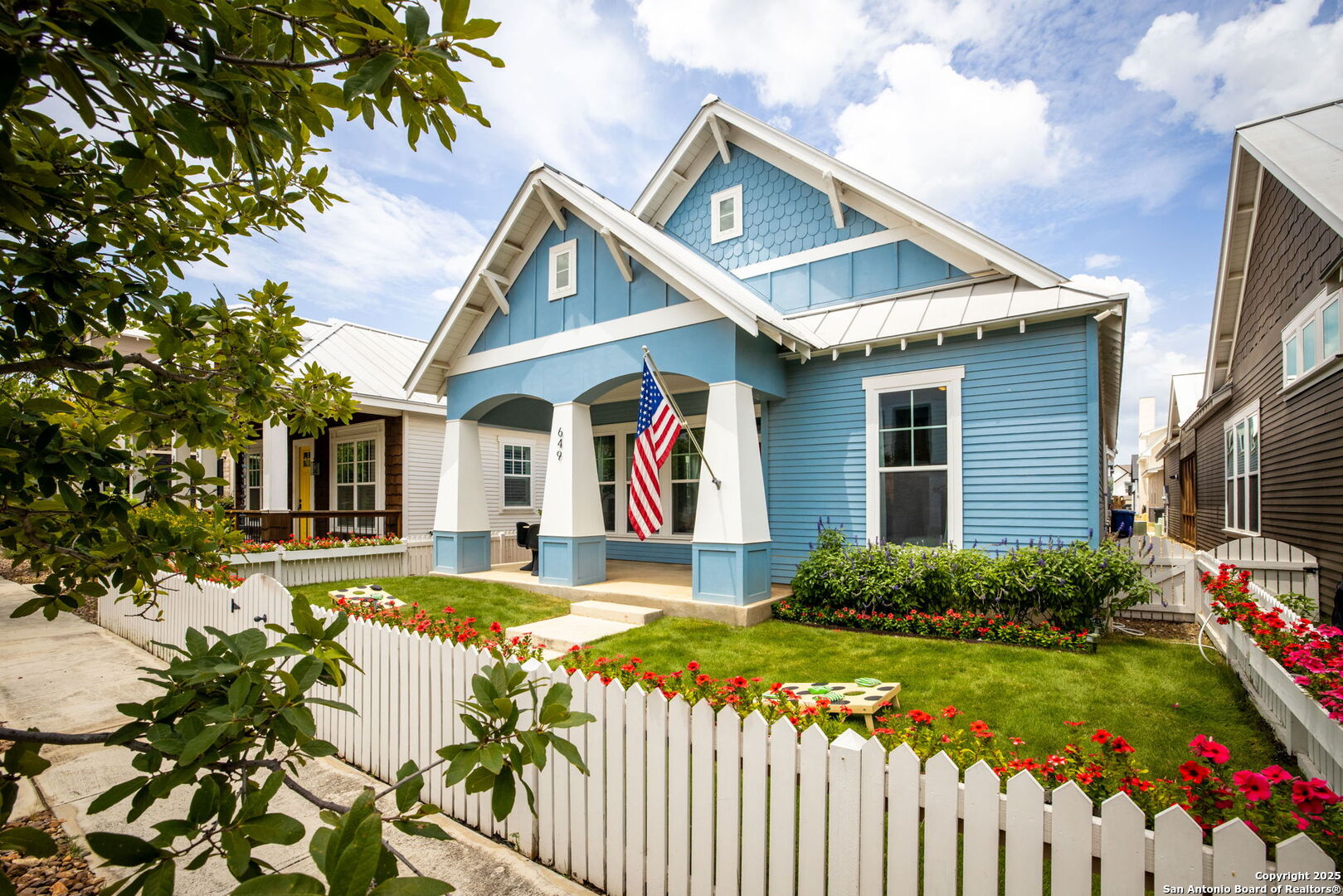 649 Center Green