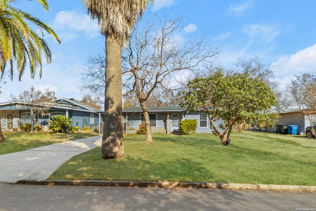 Photo of 339 Creath Pl, San Antonio, TX 78221 (MLS # 1992355)