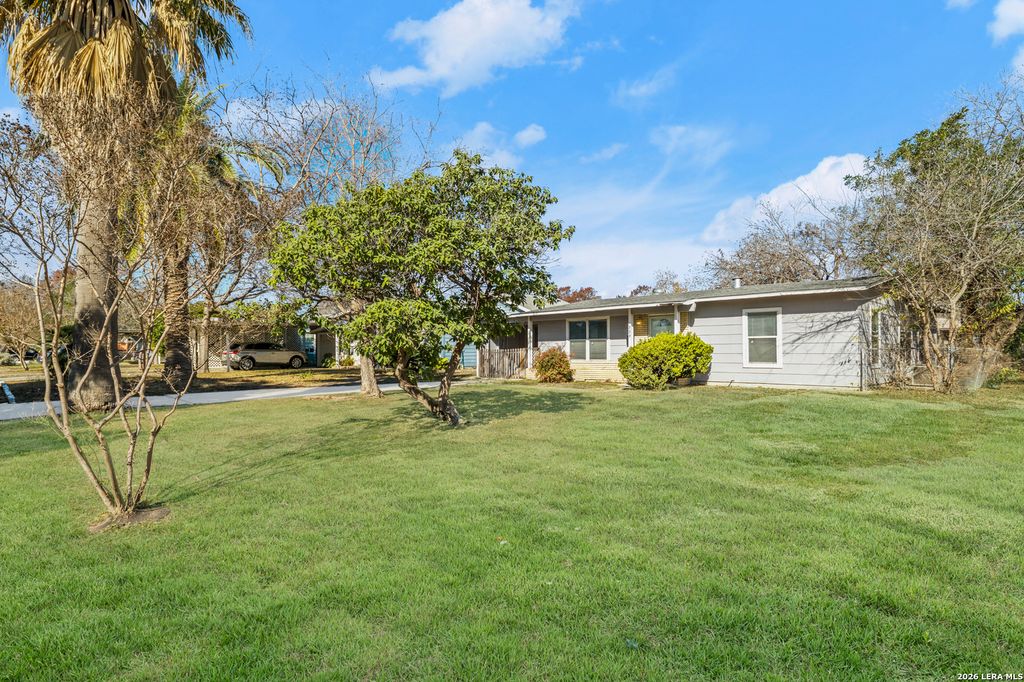 Photo of 339 Creath Pl, San Antonio, TX 78221 (MLS # 1992355)