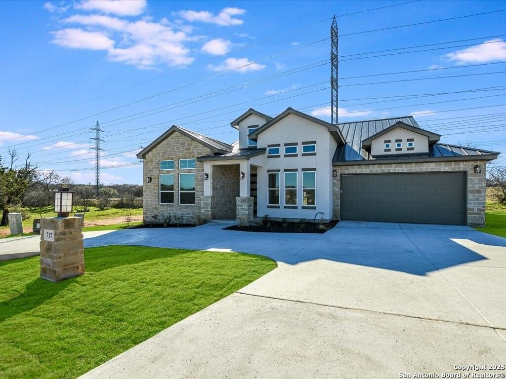 Photo of 717 Indian Paint, Horseshoe Bay, TX 78657 (MLS # 1866743)