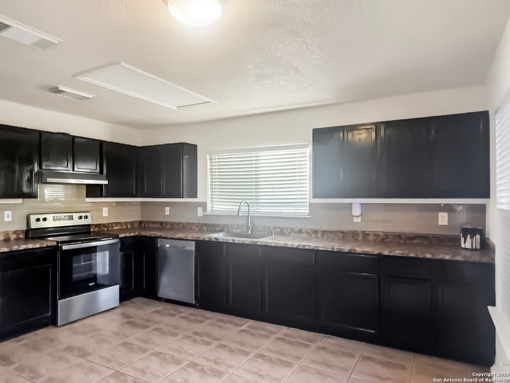 Photo of 9123 Centro Grande, San Antonio, TX 78245 (MLS # 1927116)