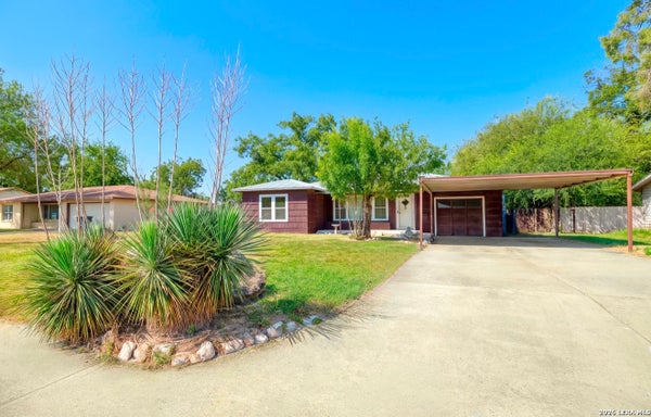 541 N 4TH ST, UVALDE, TX 78801 - Image edf66e45319a2bf079cff04ea29bb7a7/2519675989