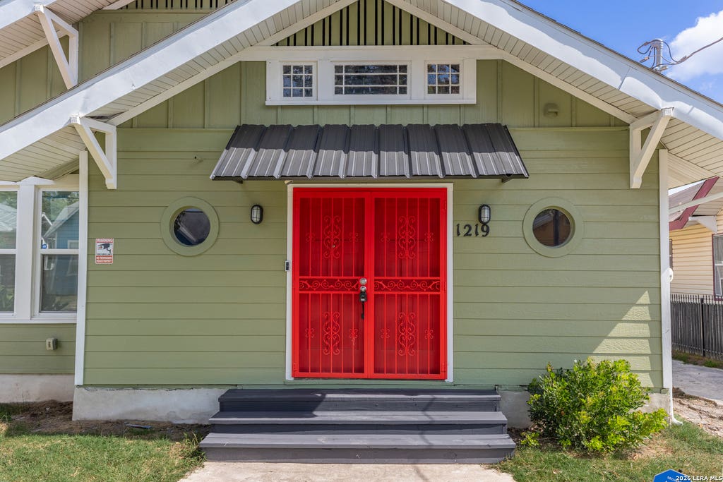 Photo of 1219 NOLAN ST, San Antonio, TX 78202 (MLS # 2008007)