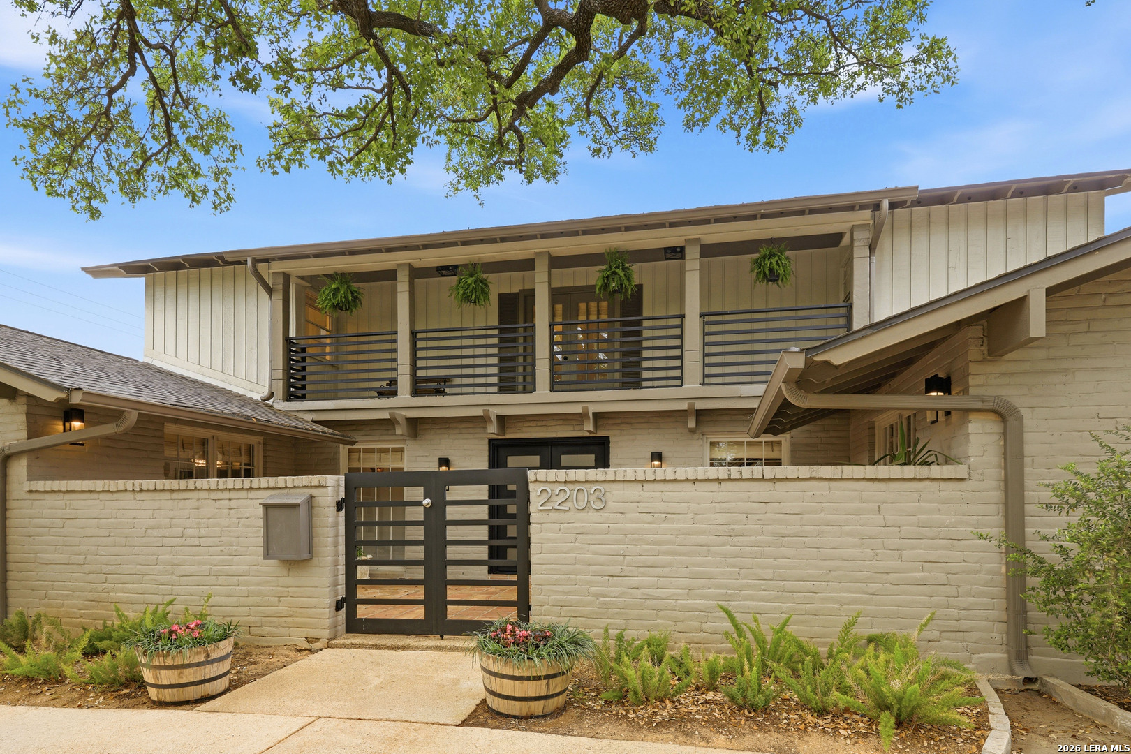 2203 BRIARWOOD DR