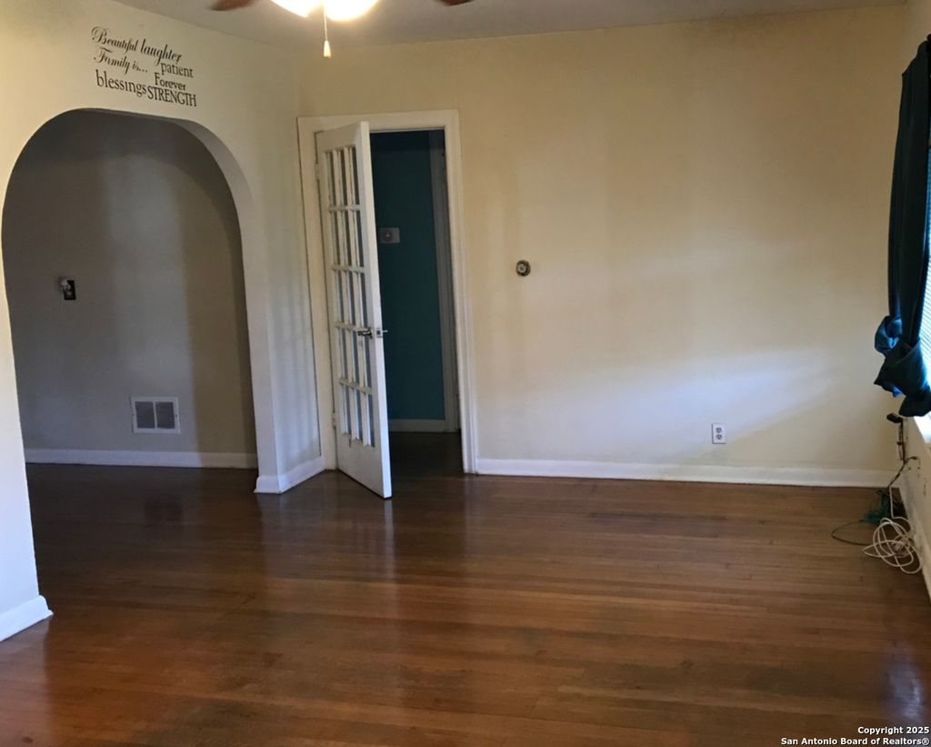 Photo of 177 GRAPELAND AVE, San Antonio, TX 78214 (MLS # 1916508)