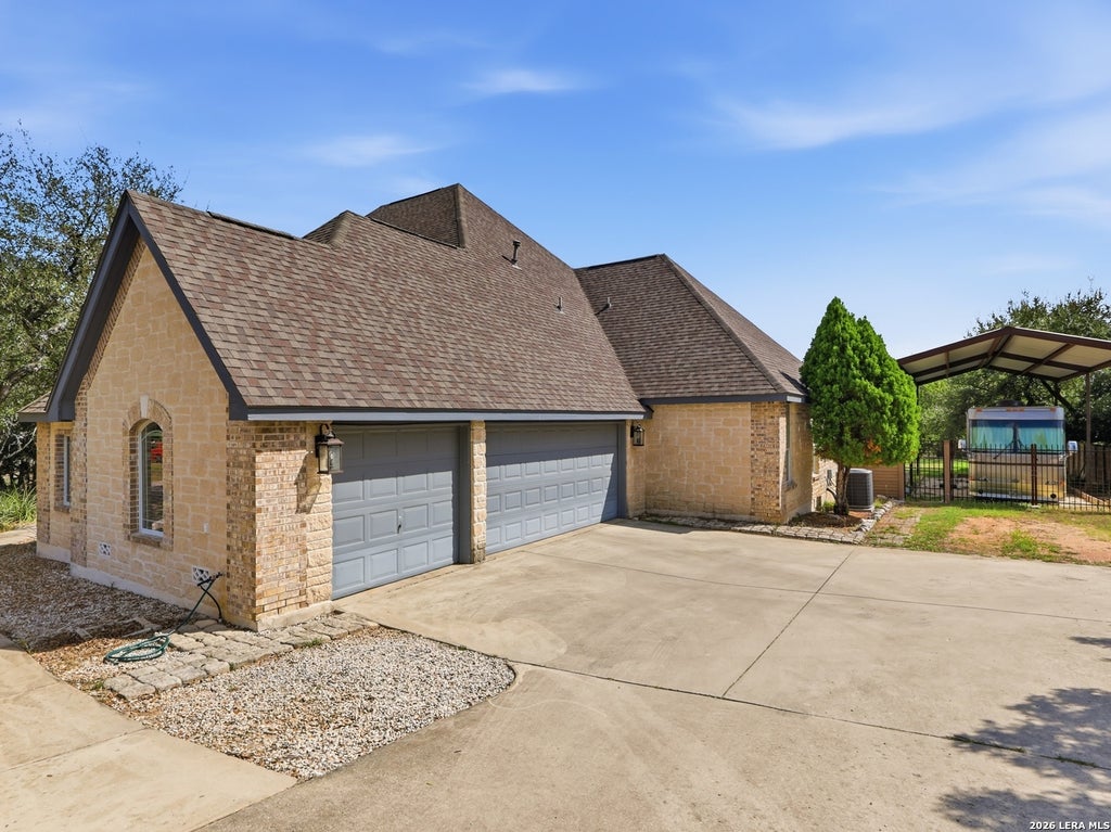 Photo of 722 SILENT HOLW, San Antonio, TX 78260 (MLS # 2024090)